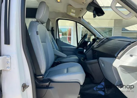 2017 Ford Transit T-150 z USA, uszkodzony, nr VIN 1FTYE1ZM3HKA13258